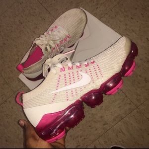 VaporMax FlyKnit 3 .